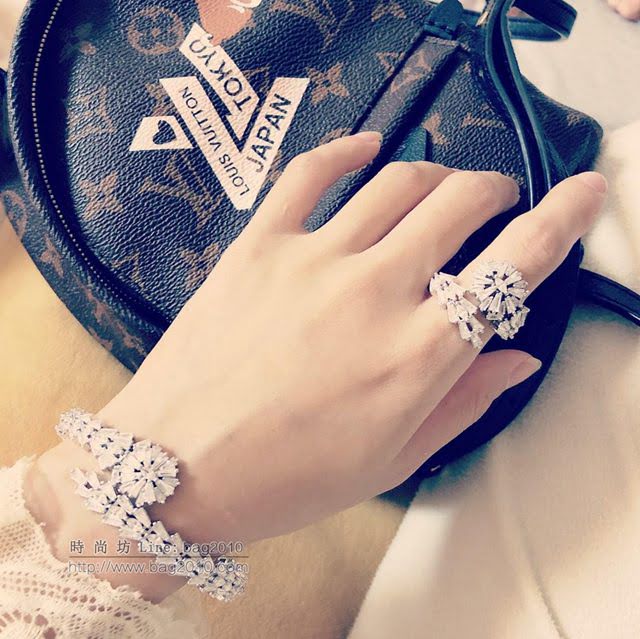 chanel手鏈 最新版 CHANEL高級奢華珠寶 梯方鑽流行手鐲 戒指套裝 鏤空雕琢  gzsc1108